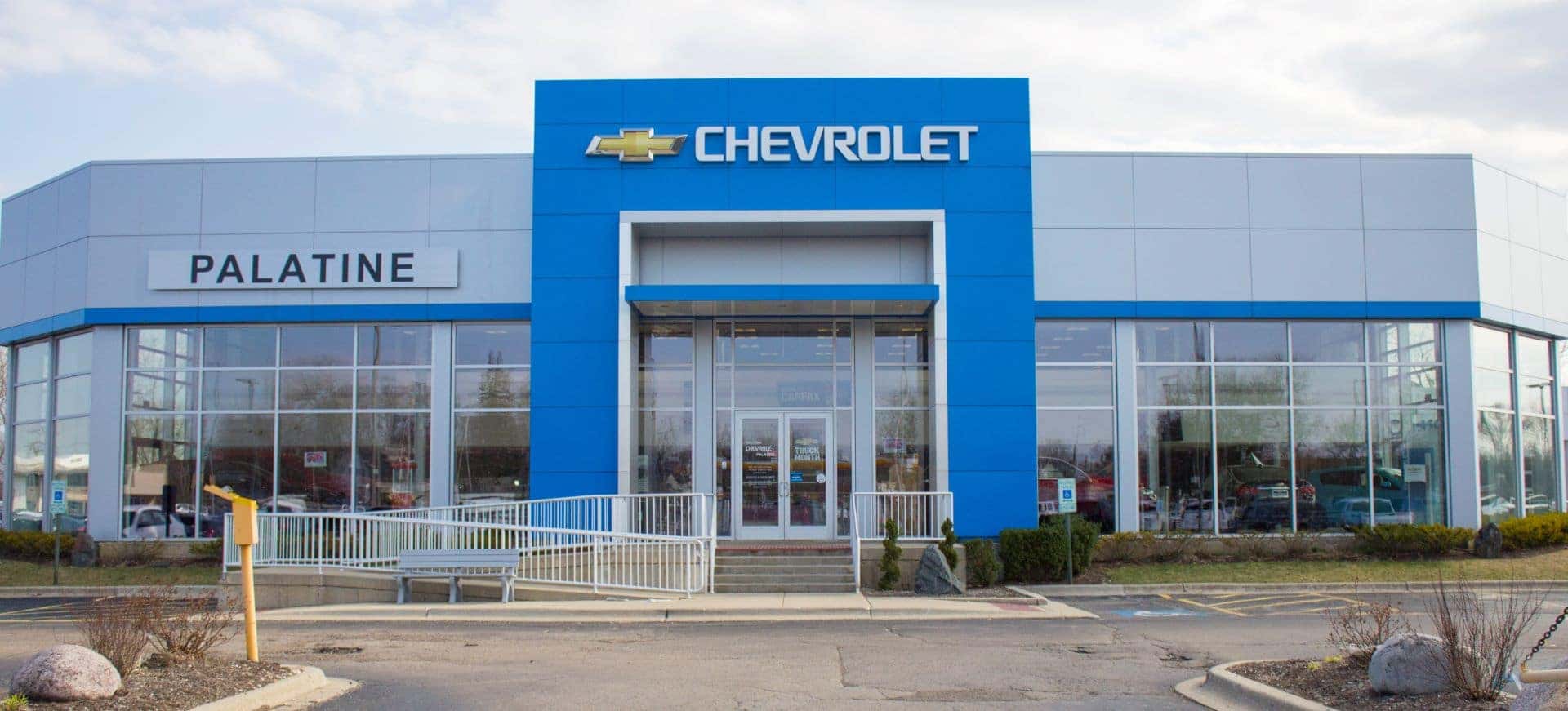 Chevrolet of Palatine's main entrance