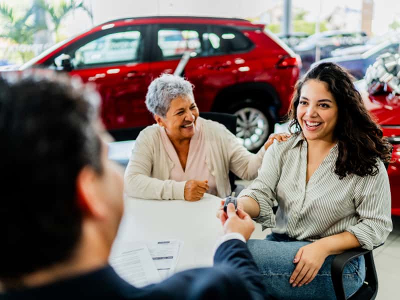Finance specialist handing keys to customer