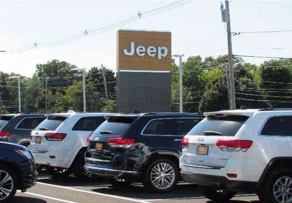 Certified Pre-Owned Jeeps Outside Kelly Jeep Chrysler in Lynnfield, MA