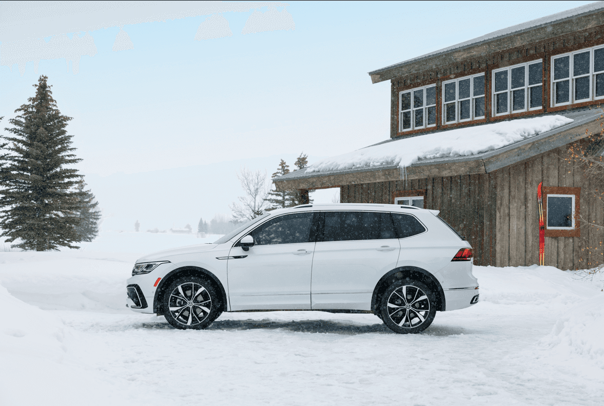 2024 Volkswagen Tiguan SEL R-Line White 2024 Volkswagen Tiguan SUV in snow