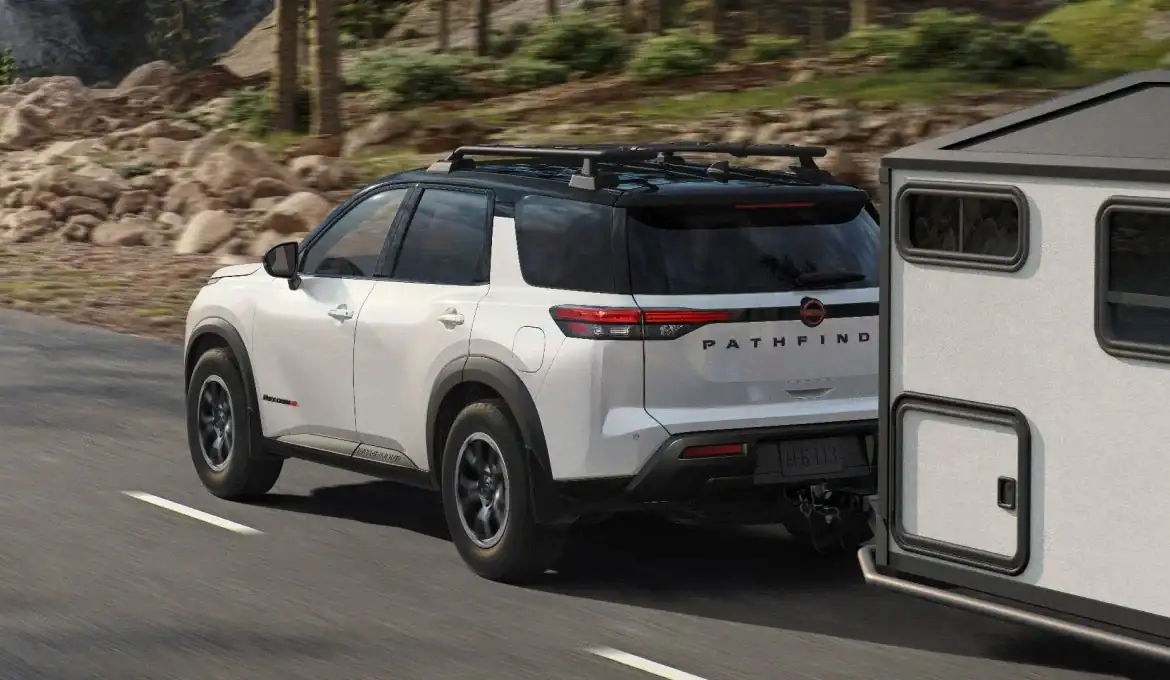 2026 Nissan Pathfinder towing a trailer near Wilkesboro NC