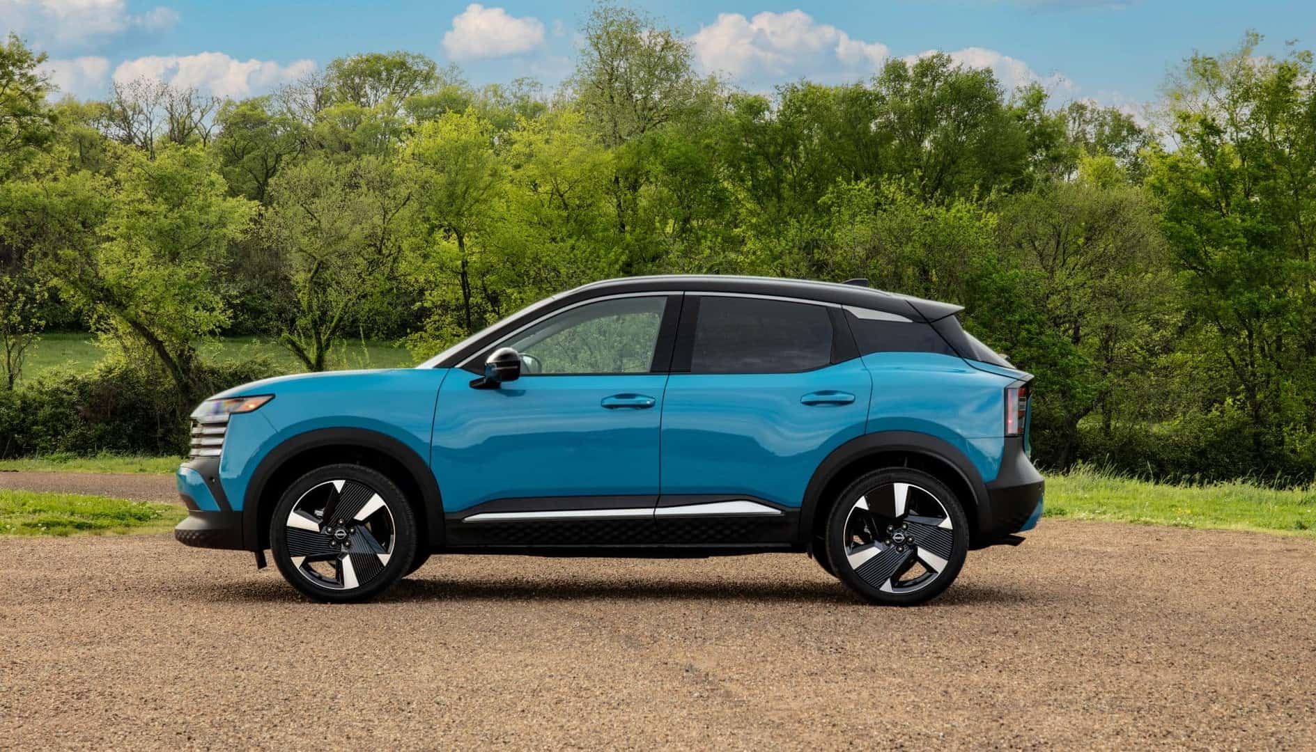 The Blue Side Profile Of The Sexy 2024 Nissan Kicks