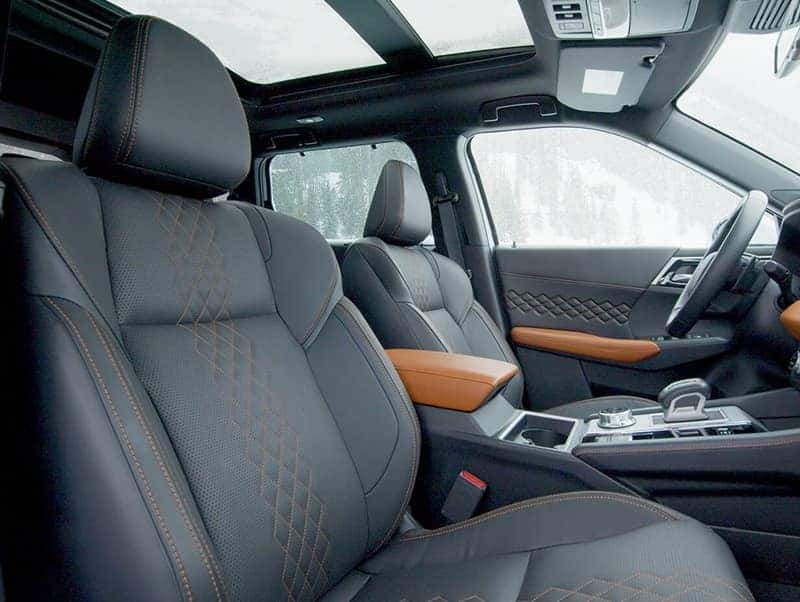 2025 Mitsubishi Outlander PHEV interior