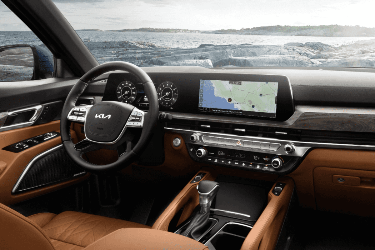 https://www.kia.com/us/content/dam/kia/us/en/vehicles/telluride/2024/gallery/interior/gallery_telluride_2024_interior-1.jpg/_jcr_content/renditions/cq5dam.thumbnail.1353.900.png