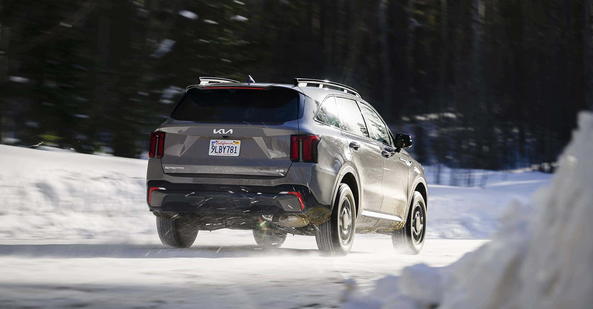 2026-Kia-Sorento-rear-view-in-snow