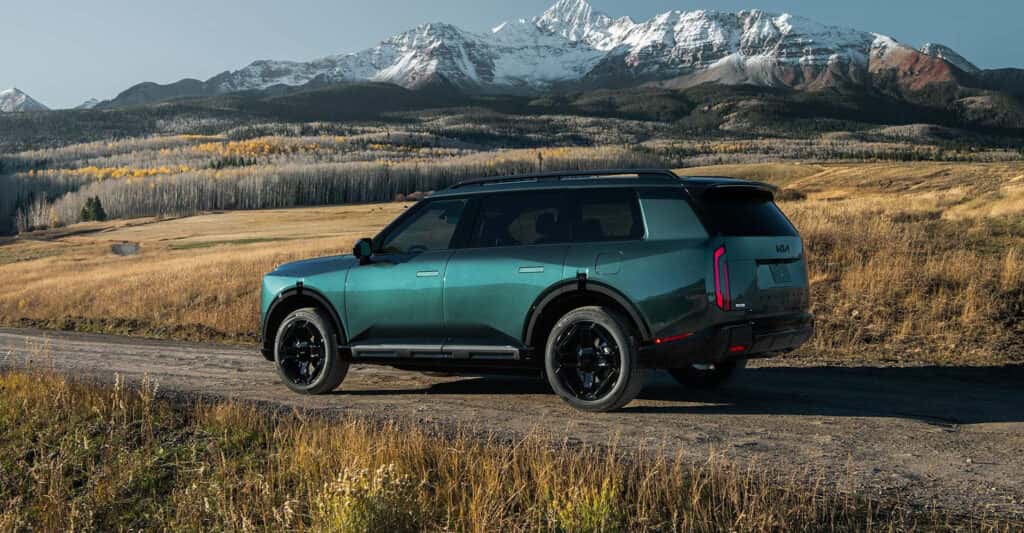 2027-Kia-Telluride-teal-in-mountain