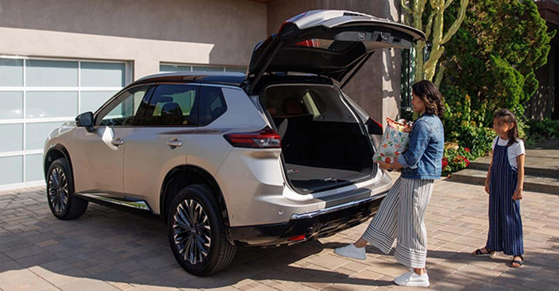 Person loading trunk of 2025 Nissan Rogue
