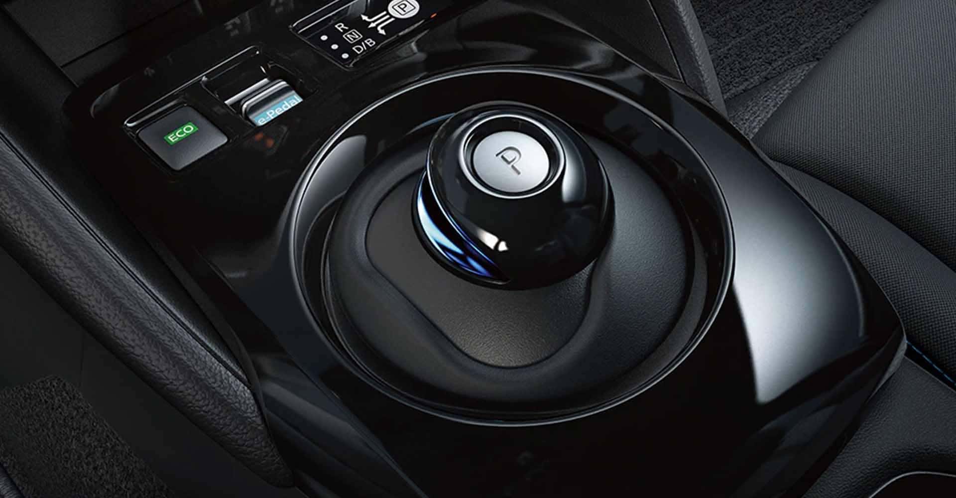 2025-nissan-leaf-ergonomic-shifter